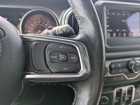 Used 2018 Jeep Wrangler Unlimited Sahara w/ Cold Weather Group AWD/4WD image 24