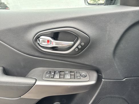 Used 2022 Jeep Cherokee Limited image 15