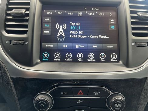 Used 2017 Chrysler 300 C image 16