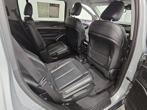 Used 2022 Jeep Grand Cherokee L Limited AWD/4WD image 39