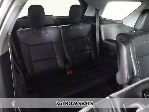 Used 2020 Ford Explorer XLT w/ Equipment Group 202A image 7