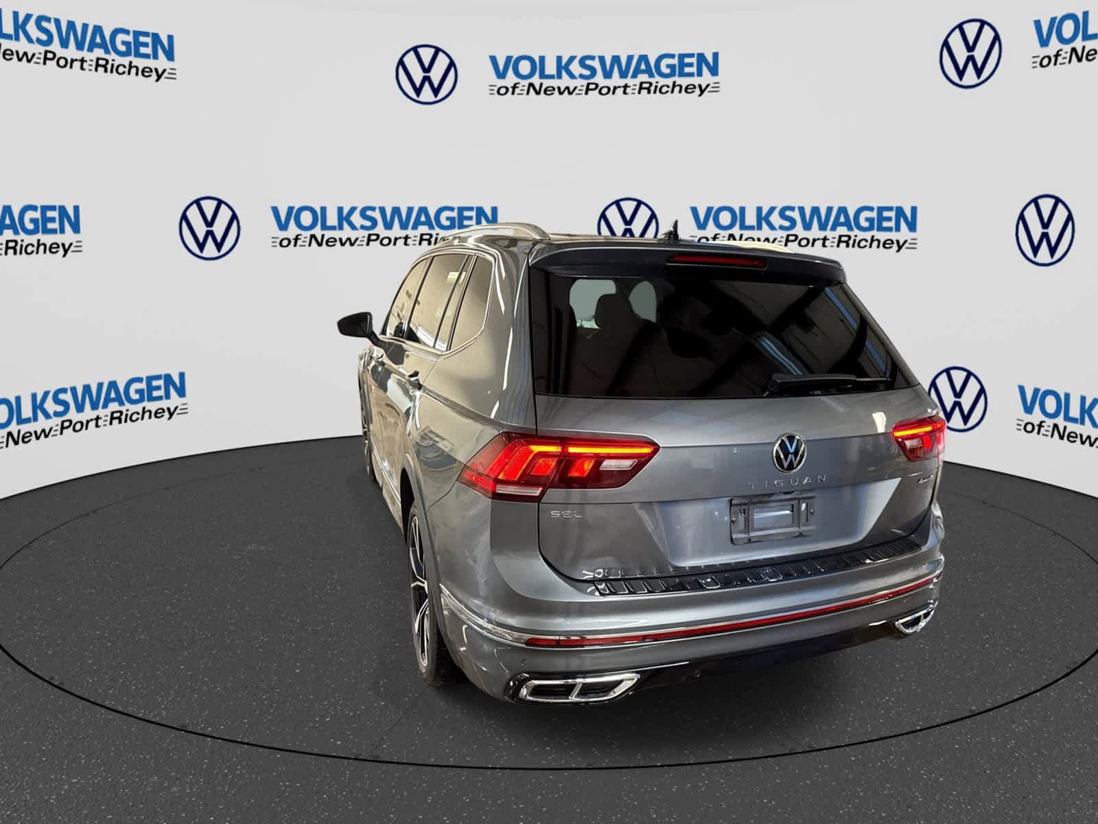Used 2024 Volkswagen Tiguan SEL R-Line AWD/4WD image 12