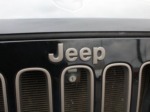 Used 2018 Jeep Wrangler Unlimited Sport w/ Power Convenience Group AWD/4WD image 9