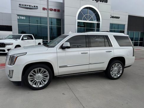 Used 2019 Cadillac Escalade Platinum image 8
