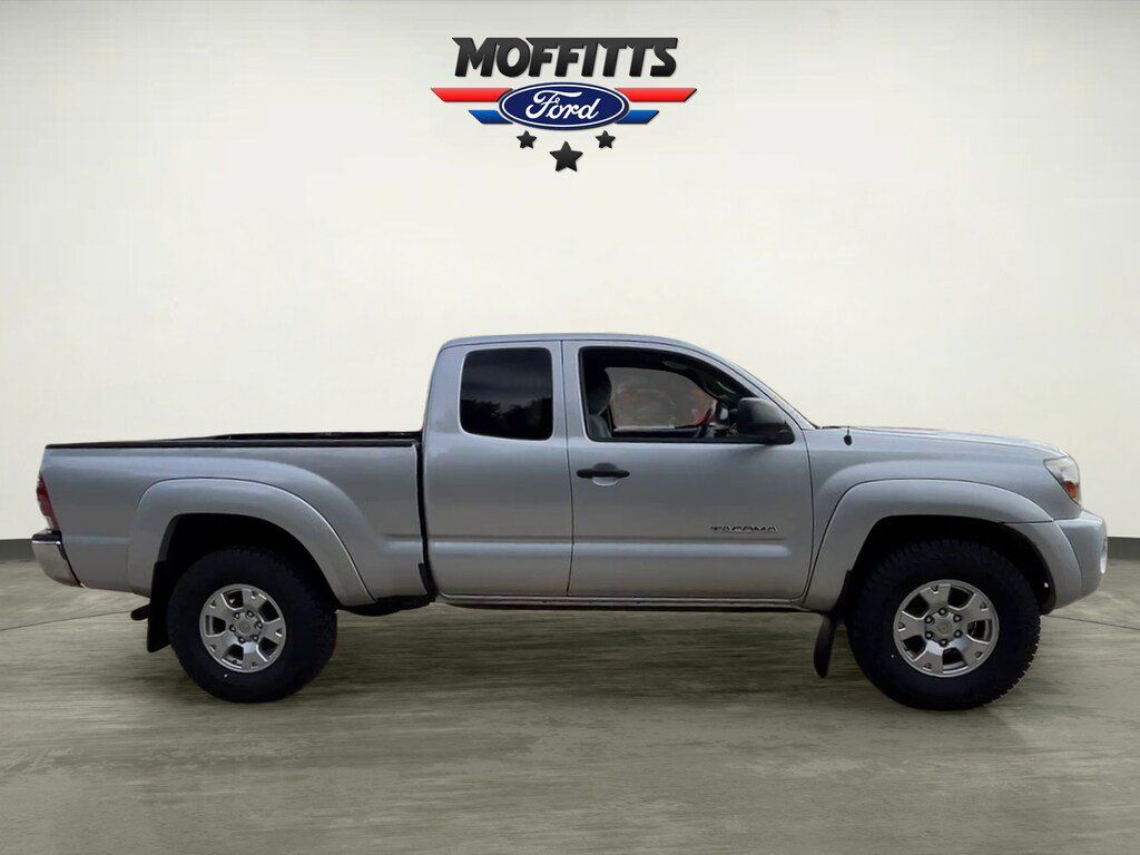 Used 2011 Toyota Tacoma PreRunner w/ SR5 Pkg #2 RWD image 6