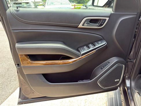 Used 2015 GMC Yukon Denali w/ Premium Package RWD image 16