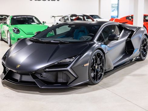 Used 2025 Lamborghini Revuelto image 12