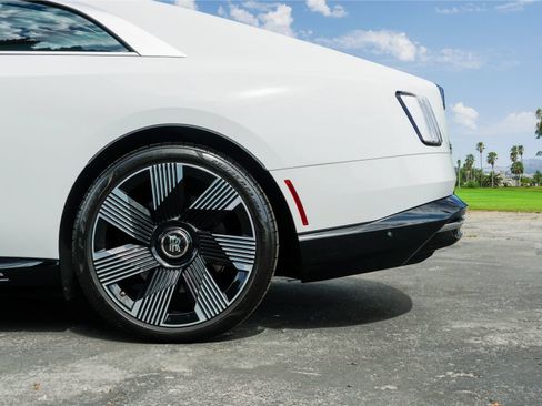 Certified 2024 Rolls-Royce Spectre w/ Spectre Launch Package AWD/4WD image 4