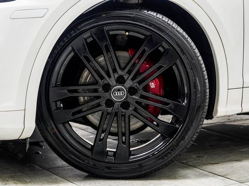 Used 2018 Audi SQ5 Prestige w/ Prestige Package image 3