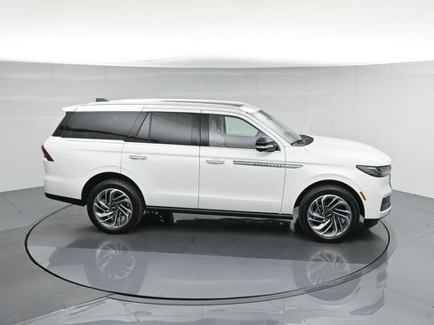 Used 2025 Lincoln Navigator Reserve AWD/4WD image 57