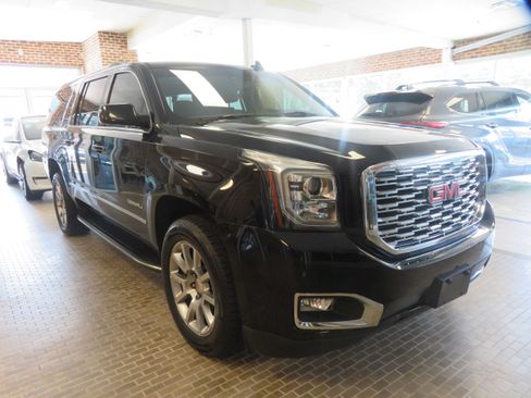 Used 2019 GMC Yukon XL Denali AWD/4WD image 3