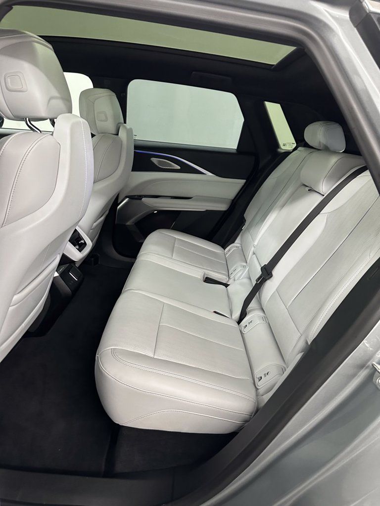 Used 2024 Cadillac Lyriq Luxury AWD/4WD image 29