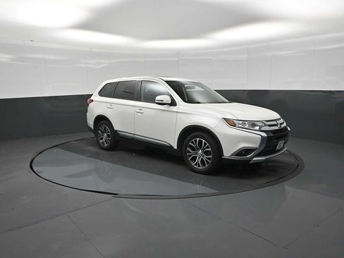 Used 2018 Mitsubishi Outlander SE AWD/4WD image 26