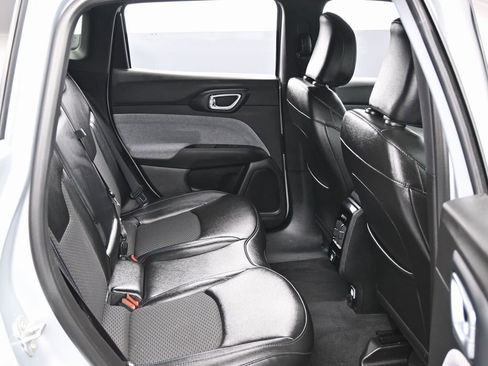 Used 2024 Jeep Compass Latitude image 33