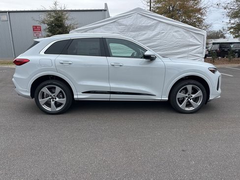 New 2025 Audi Q5 2.0T Premium Plus image 3