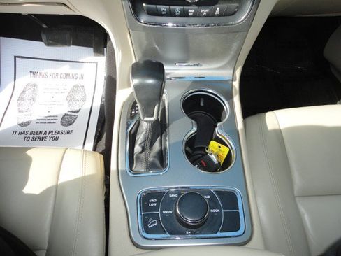 Used 2018 Jeep Grand Cherokee Limited image 7