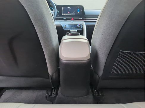 Used 2023 Hyundai Elantra Limited image 36