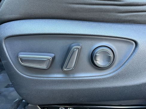 Used 2025 Toyota RAV4 XLE image 25