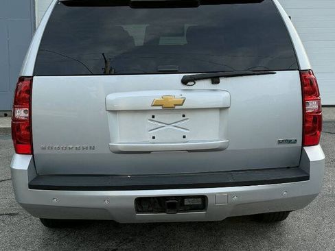 Used 2012 Chevrolet Suburban LT w/ Luxury Package AWD/4WD image 4