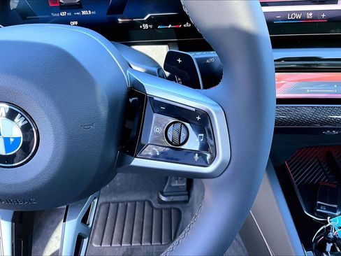 Used 2026 BMW 540i xDrive w/ M Sport Package image 25