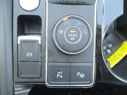 Used 2019 Volkswagen Atlas SEL Premium image 31