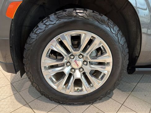 Used 2021 GMC Yukon Denali w/ Advanced Technology Package image 9