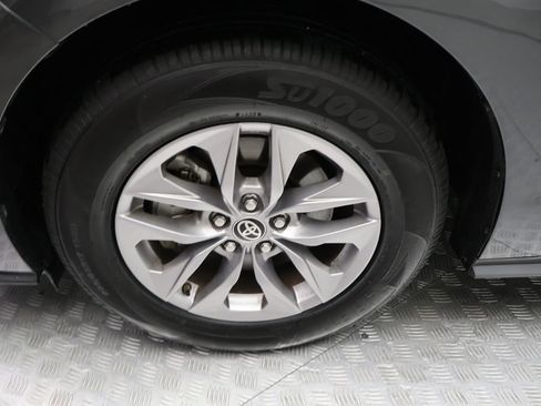 Certified 2025 Toyota Sienna XLE FWD image 4