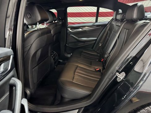 Used 2019 BMW 530i xDrive w/ Premium Package image 11