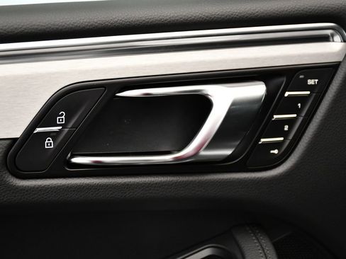 Certified 2026 Porsche Macan AWD/4WD image 37
