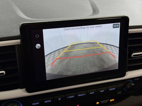 Used 2023 Hyundai Venue Limited image 3