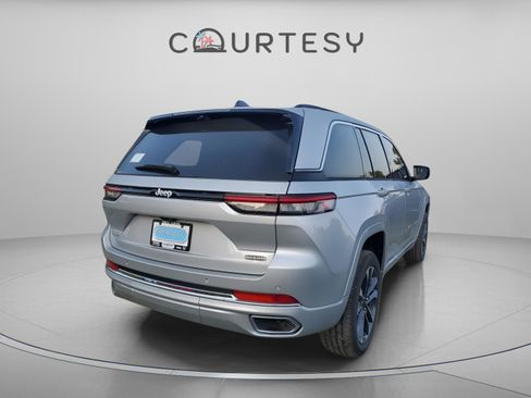 New 2025 Jeep Grand Cherokee Overland w/ Luxury Tech Group IV image 3