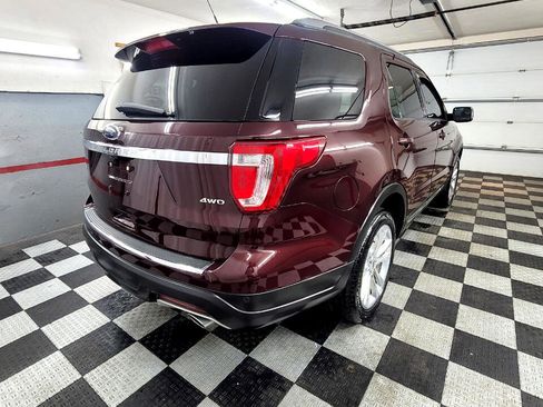 Used 2018 Ford Explorer XLT w/ Equipment Group 202A image 5
