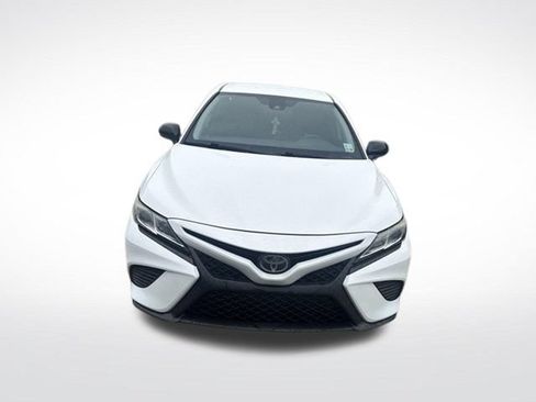 Used 2019 Toyota Camry SE FWD image 1