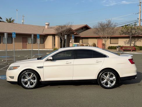 Used 2010 Ford Taurus SHO image 2
