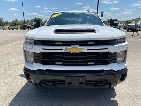 Used 2024 Chevrolet Silverado 2500 Custom w/ Custom Convenience Package AWD/4WD image 9