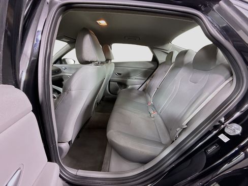 Used 2023 Hyundai Elantra SE image 24