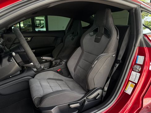 Used 2019 Ford Mustang Shelby GT350 w/ Technology Package RWD image 24