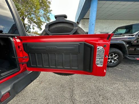 Used 2021 Jeep Wrangler Unlimited Sahara image 39