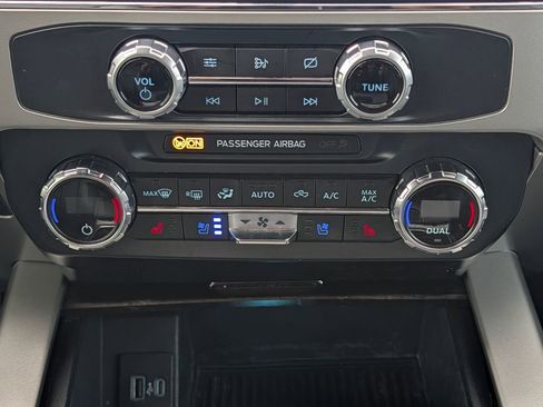 Certified 2022 Ford F250 Lariat w/ Lariat Value Package AWD/4WD image 16