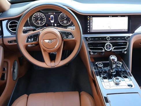 Used 2024 Bentley Flying Spur V8 AWD/4WD image 17