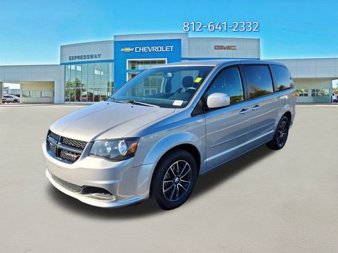 Used 2015 Dodge Grand Caravan SE image 3
