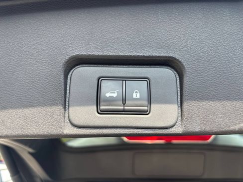 Used 2026 Nissan Rogue SV AWD/4WD image 18