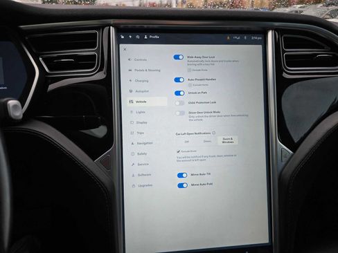 Used 2015 Tesla Model S 70D image 32