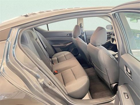 Used 2025 Nissan Altima 2.5 SV image 10