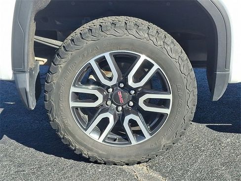 Used 2022 GMC Sierra 1500 AT4 w/ AT4 Premium Package image 8