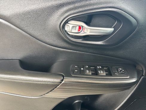 Used 2016 Jeep Cherokee High Altitude AWD/4WD image 9