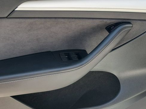 Used 2023 Tesla Model Y Long Range AWD/4WD image 19