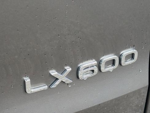 Used 2022 Lexus LX 600 4WD w/ Accessory Package (Z1) image 11