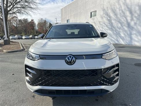 New 2025 Volkswagen Tiguan SE R-Line image 8