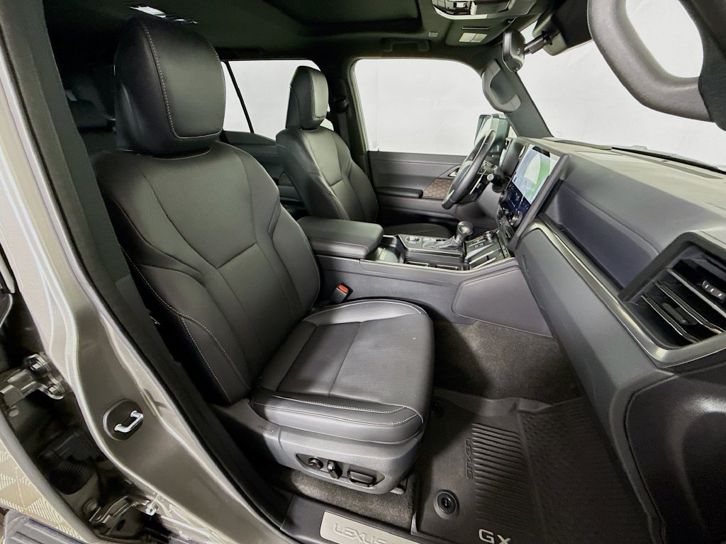Used 2024 Lexus GX 550 w/ Accessory Package (2T) AWD/4WD image 30